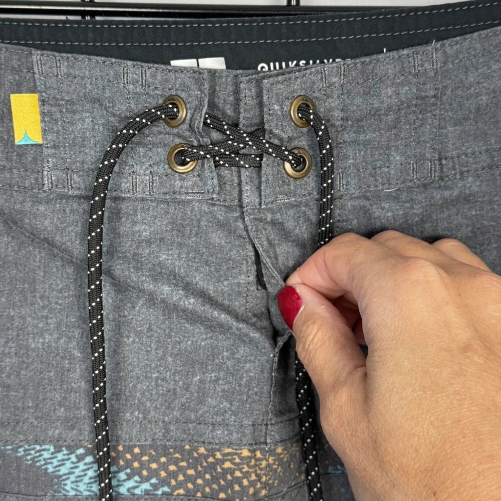 Quiksilver Boardshorts Mens 36 Gray Aztec Swim Beach Travel‎ Summer Surf